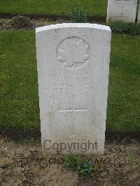 Zouave Valley Cemetery Souchez - Milton, E