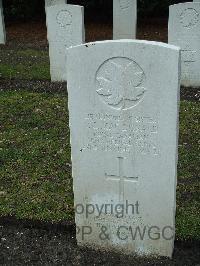Brookwood Military Cemetery - MacDonald, Vera Catherine
