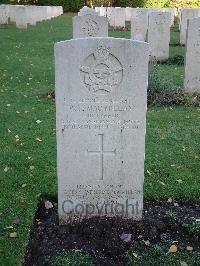 Brookwood Military Cemetery - MacMillan, William James