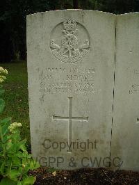 Brookwood Military Cemetery - Moore, W J