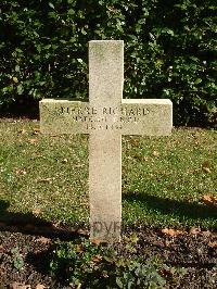 Brookwood Military Cemetery - Richard, Pierre Marie