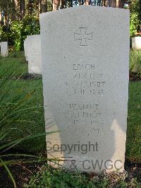 Brookwood Military Cemetery - Schmidt, Gerhard S