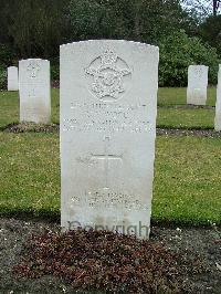 Brookwood Military Cemetery - Wood, Geoffrey Markwell