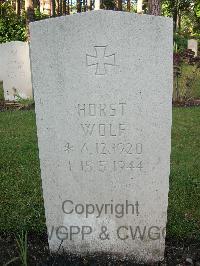 Brookwood Military Cemetery - Wolf, Horst