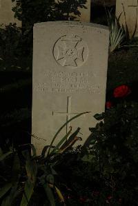 Messines Ridge British Cemetery - Boness, R