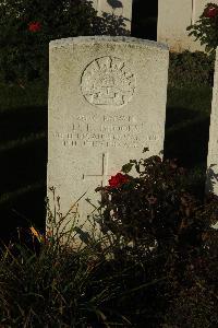 Messines Ridge British Cemetery - Brooks, Norman Leonard