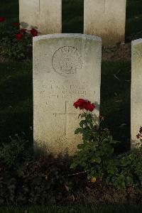 Messines Ridge British Cemetery - Cantwell, M E