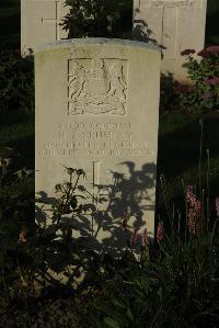 Messines Ridge British Cemetery - Crumley, Hugh James