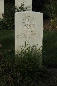 Messines Ridge British Cemetery - Edwards, W R
