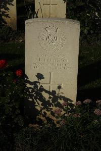 Messines Ridge British Cemetery - Hodgson, J E