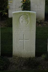 Messines Ridge British Cemetery - Hughes, Owen Robert