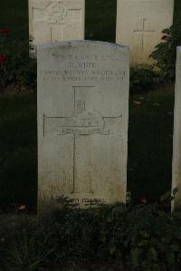 Messines Ridge British Cemetery - Kirk, Robert