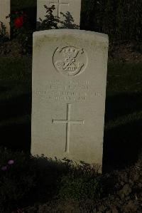Messines Ridge British Cemetery - Leach, R G