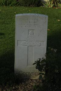 Messines Ridge British Cemetery - Light, W