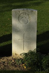 Messines Ridge British Cemetery - Luxmore, William