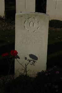Messines Ridge British Cemetery - MacKenzie, W