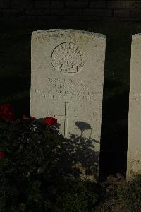 Messines Ridge British Cemetery - Masters, Leslie Ronald