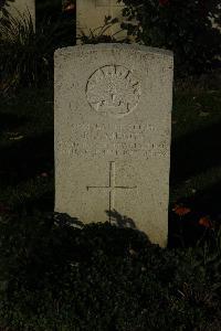 Messines Ridge British Cemetery - Meggs, Roy John