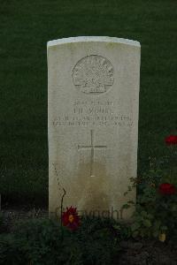 Messines Ridge British Cemetery - Moore, J V