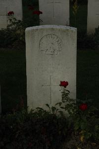 Messines Ridge British Cemetery - Moore, Richard James