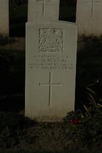 Messines Ridge British Cemetery - Nelson, S H