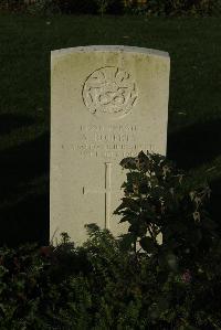 Messines Ridge British Cemetery - Roberts, A