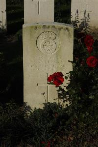 Messines Ridge British Cemetery - Williams, R