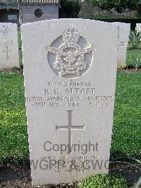 Minturno War Cemetery - Altoft, Robert Henry