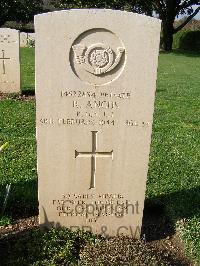 Minturno War Cemetery - Angus, Ronald
