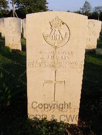 Minturno War Cemetery - Baglin, Ronald James
