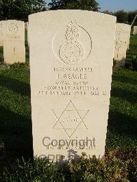 Minturno War Cemetery - Beagle, Jack