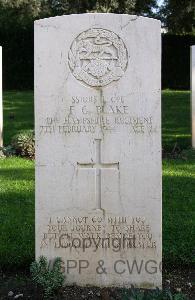 Minturno War Cemetery - Blake, Frederick George