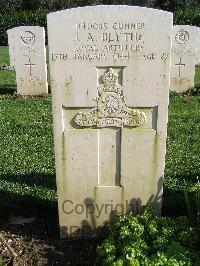 Minturno War Cemetery - Blythe, Job Angus