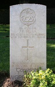 Minturno War Cemetery - Brook, John Roberts