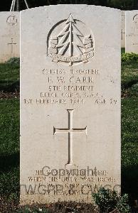 Minturno War Cemetery - Carr, Frederick William