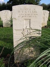 Minturno War Cemetery - Clark, William Victor George