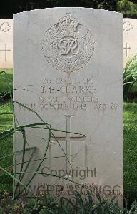 Minturno War Cemetery - Clarke, John Edward