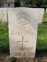 Minturno War Cemetery - Clarke, Richard Frederick
