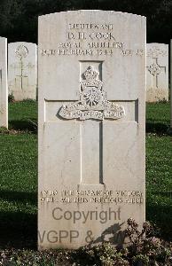 Minturno War Cemetery - Cook, Douglas Howard