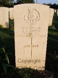 Minturno War Cemetery - Crofts, Thomas