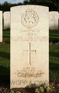 Minturno War Cemetery - Crofts, Thomas