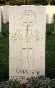 Minturno War Cemetery - Crooks, Douglas George Brownlow