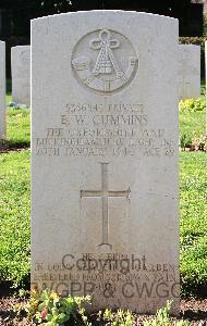 Minturno War Cemetery - Cummins, Ernest William
