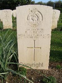Minturno War Cemetery - Daniels, Joseph Ervin