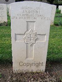 Minturno War Cemetery - Davies, John Herbert