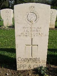 Minturno War Cemetery - Davies, James Reginald