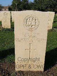 Minturno War Cemetery - Davies, Norman