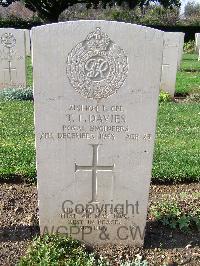 Minturno War Cemetery - Davies, Trevor Lloyd