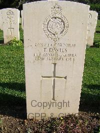 Minturno War Cemetery - Davies, Thomas