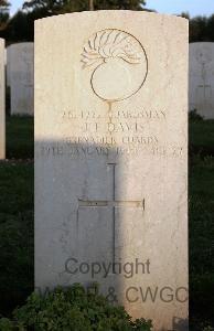 Minturno War Cemetery - Davis, James Frederick